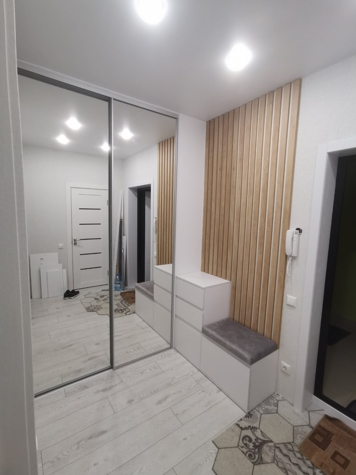 Прихожая с гардеробной