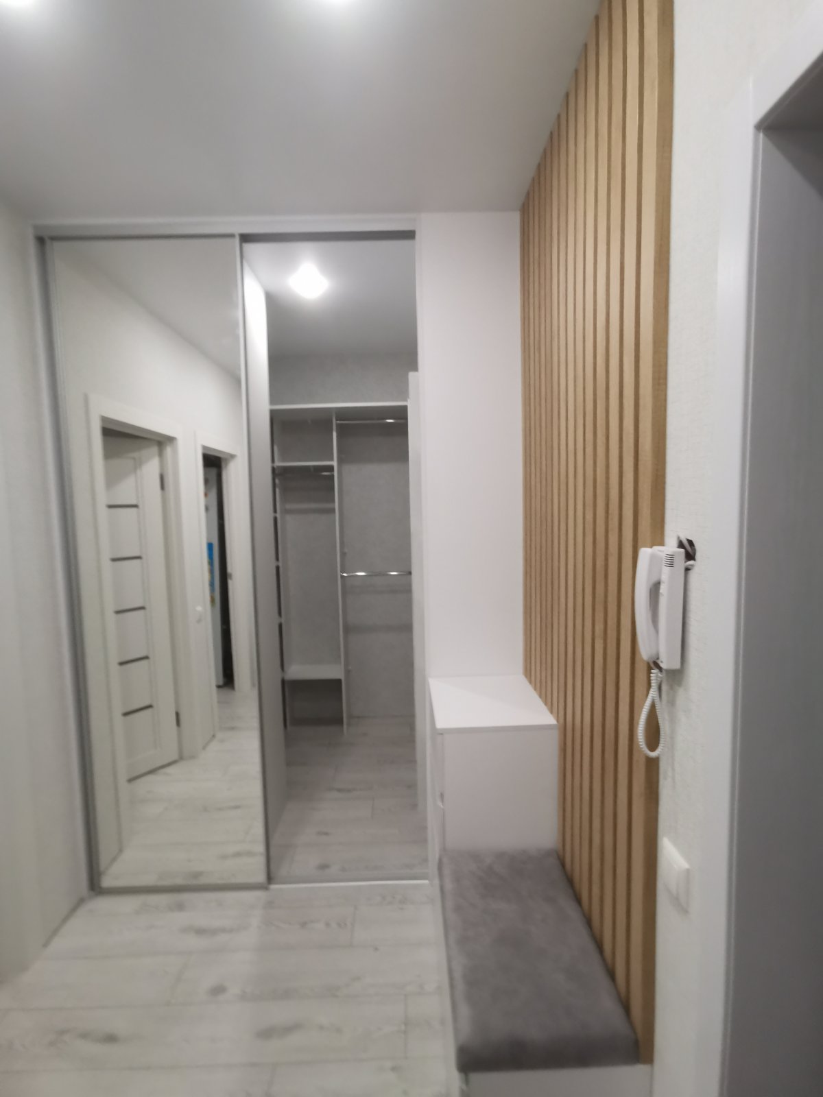 Прихожая с гардеробной